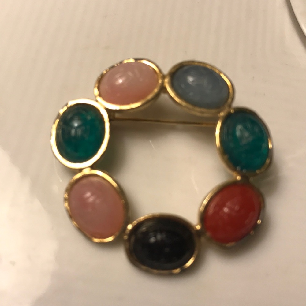 Multicolored Wreath Brooch